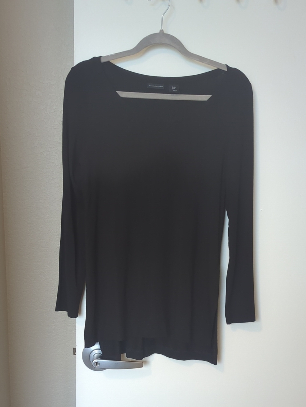 mercer & madison Black Long-Sleeve Scoop Neck Tee